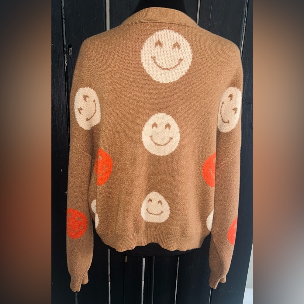 😊Forever 21 smiley face cardigan in a‎ brown/orange and white smiley faces. - Picture 6 of 6